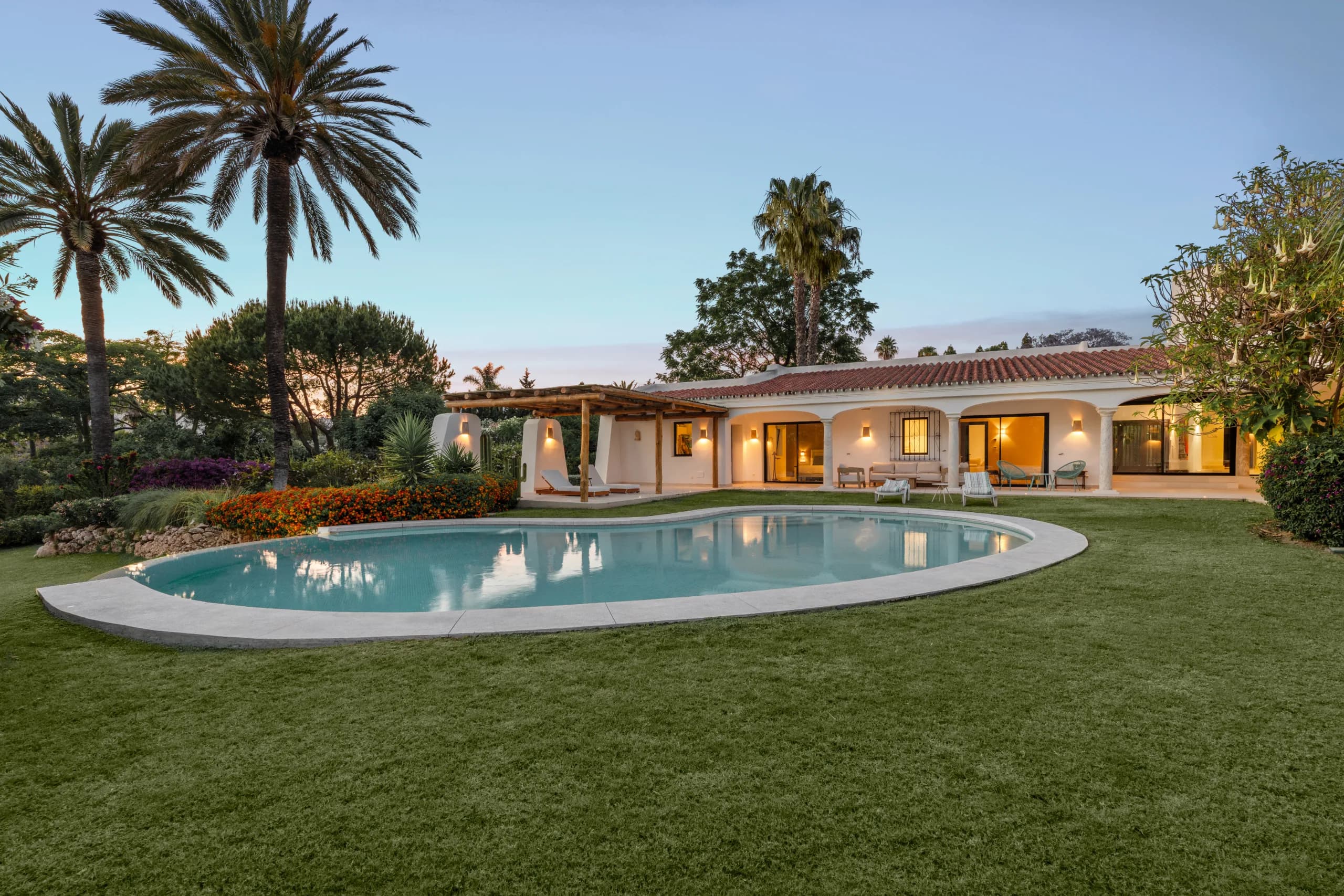 Andalusian-Style Residence near the Beach — Guadalmina Baja