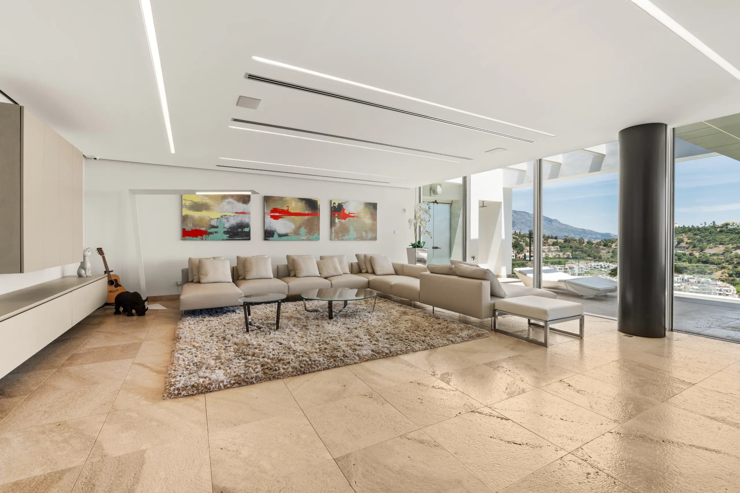 Contemporary Villa with Panoramic Sea and Mountain Views — Benahavis