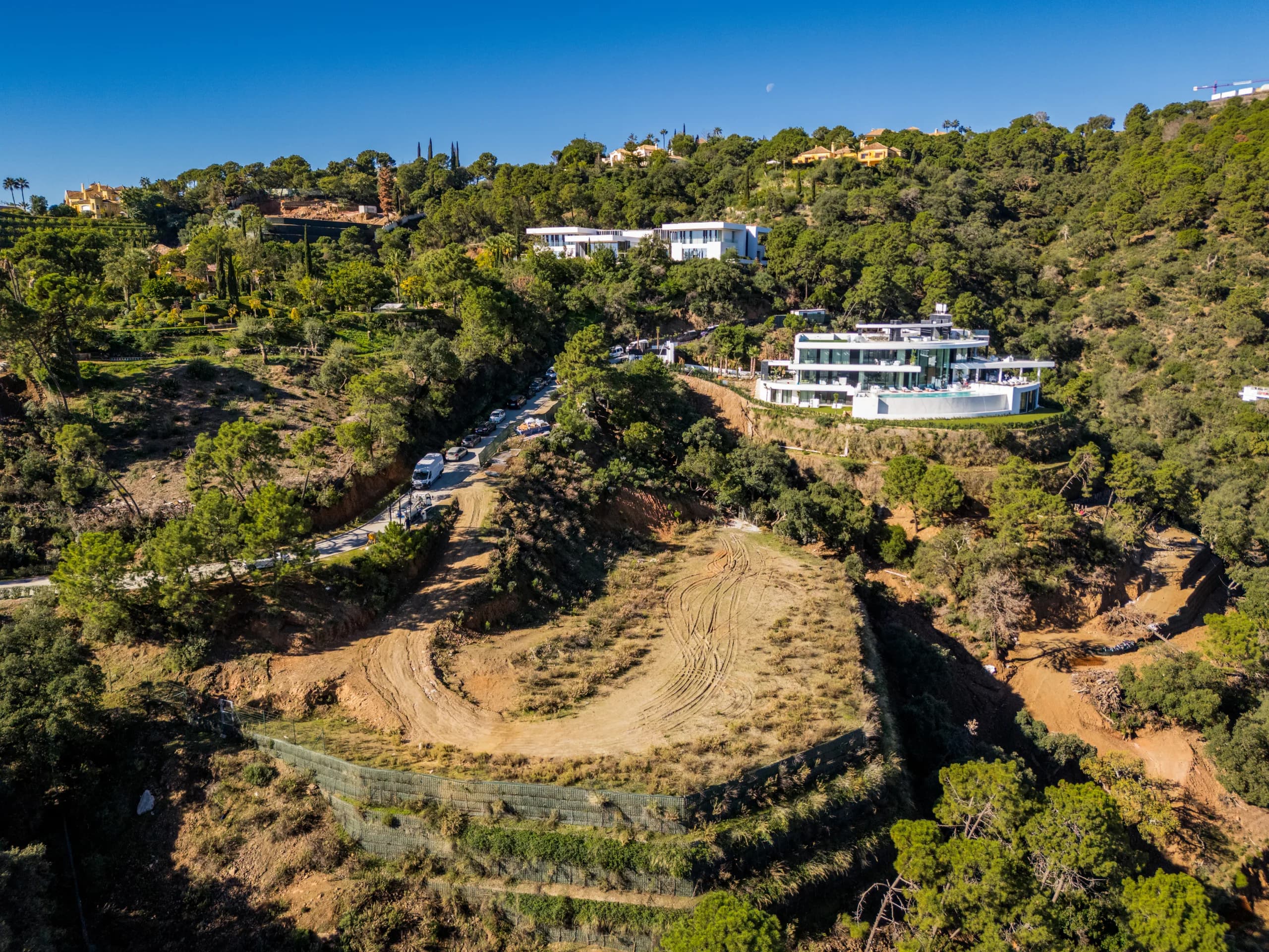 A Southeast facing plot with project with panoramic sea and mountain views — Benjavis, Marbella